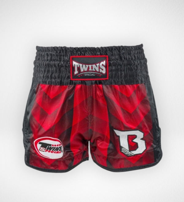 Twins Muay-Thai-Shorts TBT3 – Rot/Schwarz