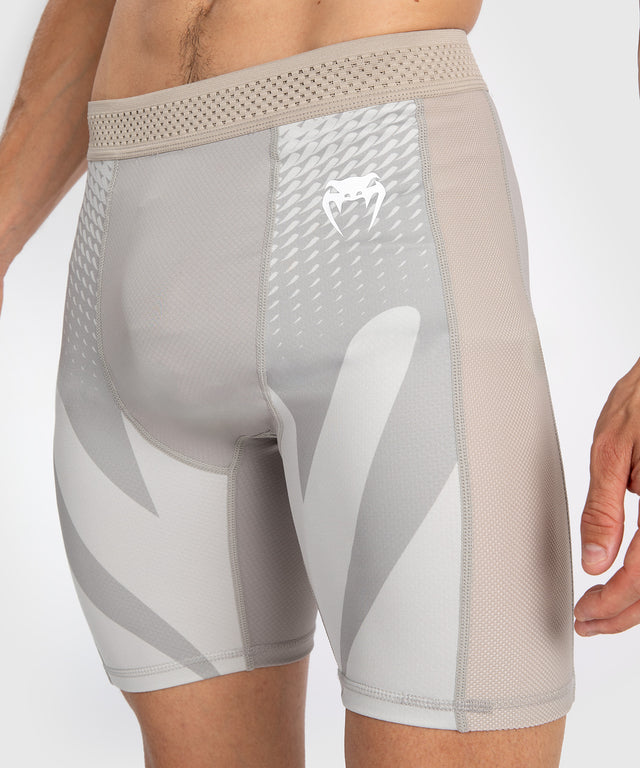 Shorts de compression Venum Attack – Blanc/Gris