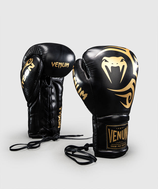 Venum x Mike Tyson Bokshandschoenen Giant 2.0 Pro met vetersluiting - Zwart/Goud