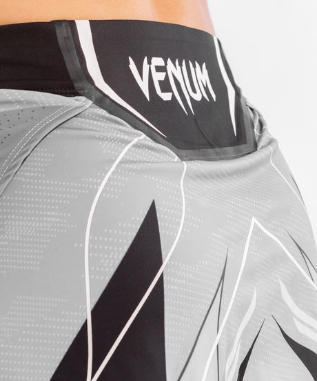 Spodenki MMA Venum UFC Authentic Fight Night – Białe