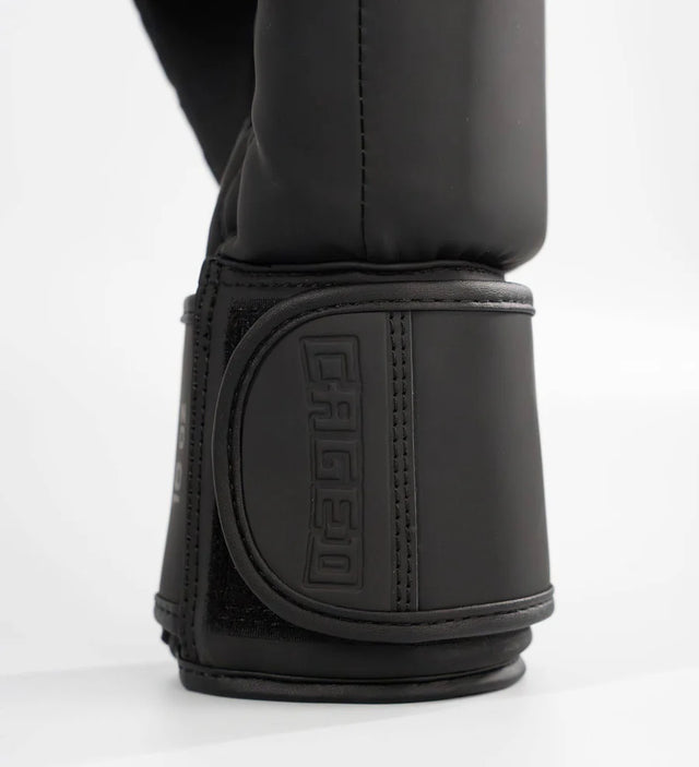Caged Shadow Bundel Deal – Bokshandschoenen + Scheenbeschermers