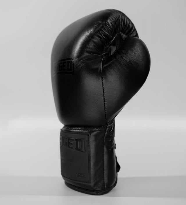 Gants de boxe Caged X Series à lacets – Noir/Noir