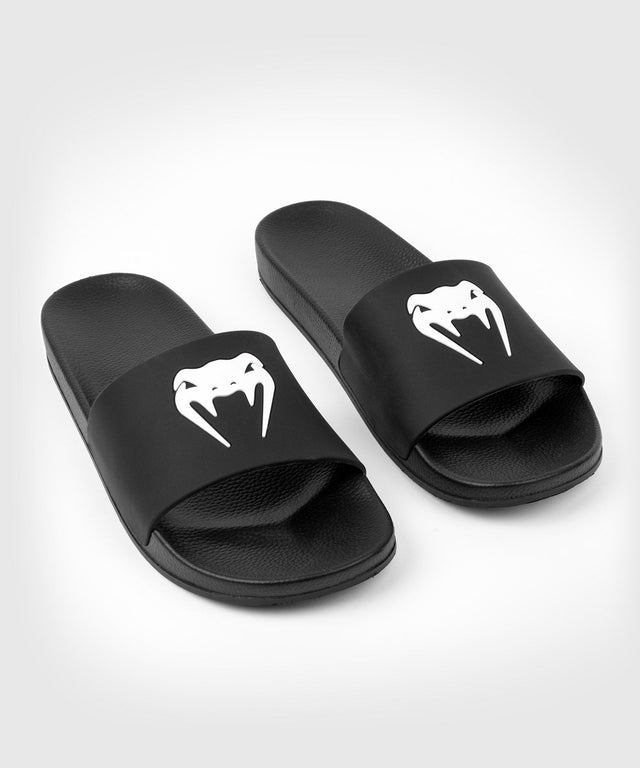 Venum Slippers Classic - Negro/Blanco