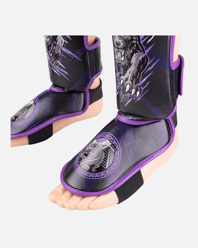 8 WEAPONS Schienbeinschoner Beastial Panther – Schwarz/Lila