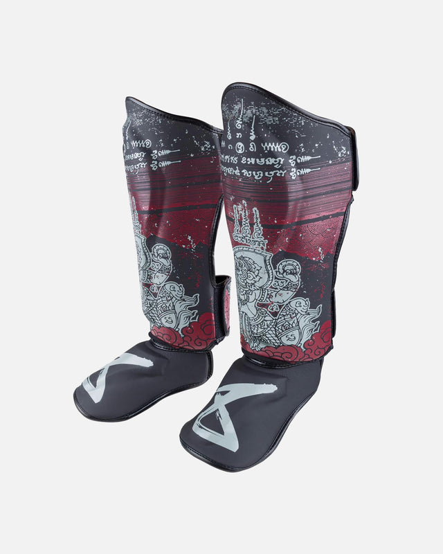 8 WEAPONS Schienbeinschoner Hanuman Yant – Schwarz/Rot