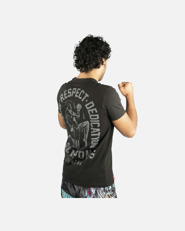 Camiseta 8 WEAPONS Tombstone – Negro