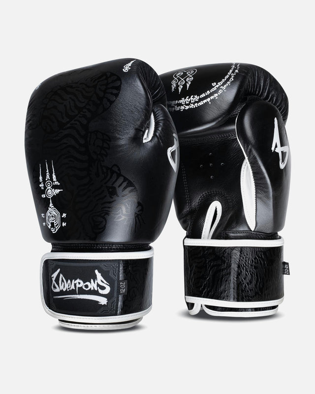 Gants de boxe 8 WEAPONS Sak Yant Big Tiger – Noir
