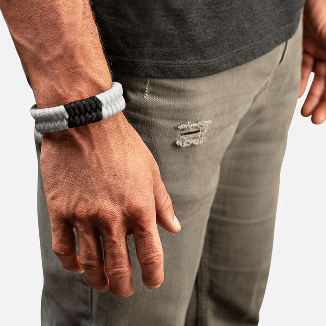Pulsera de Paracord Hayabusa para Jiu Jitsu – Blanco