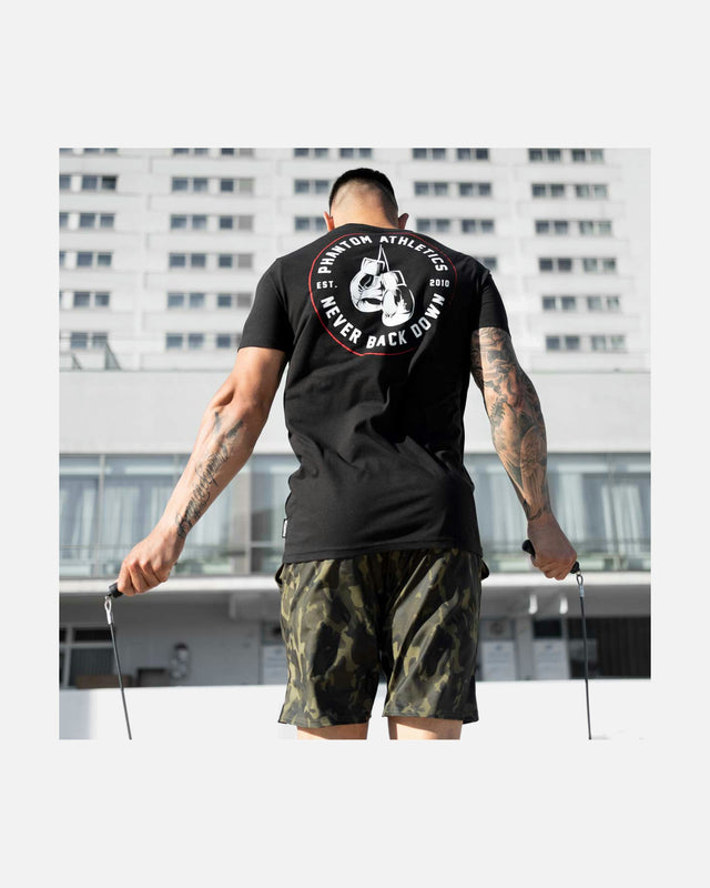 Camiseta Phantom Athletics Never Back Down – Negro