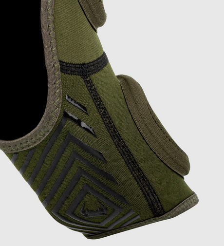 Venum Kickboks Schienbeinschoner Kontact Evo – Khaki Grün/Gold – Schienbeinschoner