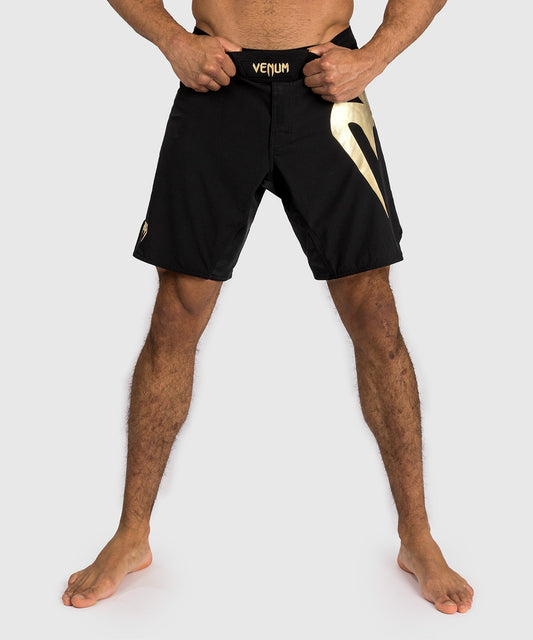 Venum Light 5.0 MMA Shorts - Zwart/Goud voorkant