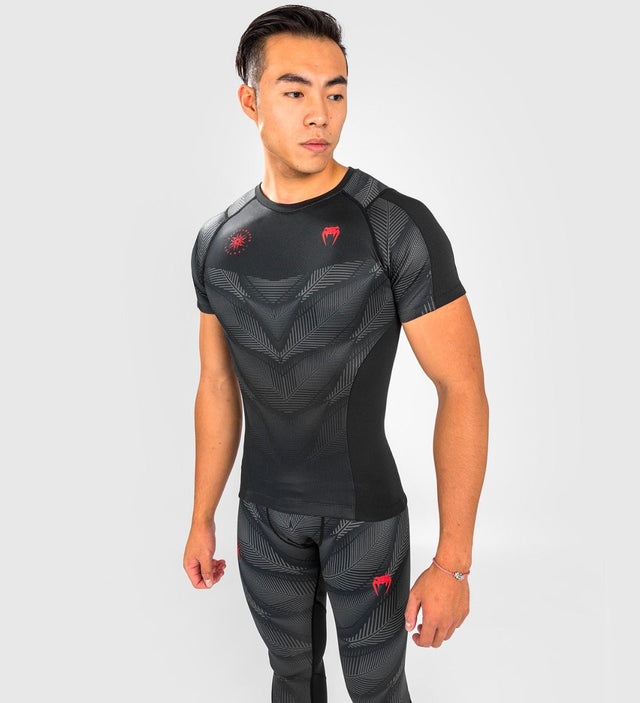 Venum Rashguard Phantom Kurzarm – Schwarz/Grau/Rot – Rashguard