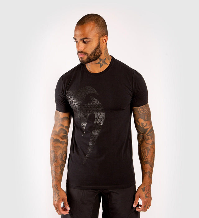 Camiseta Venum Giant – Negro